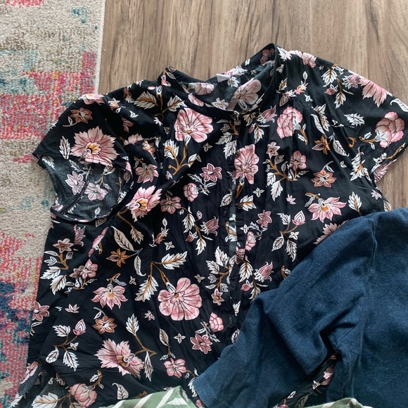 5 XL / XXL tees - old navy, Eddie Bauer - Picture 4 of 6